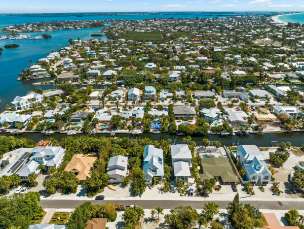 Exquisite 4 Bedroom Vacation Rental with Great Amenities